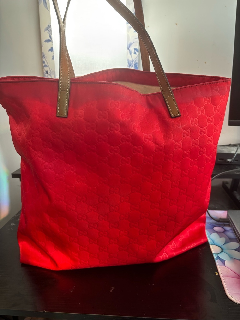 Authentic Gucci Red GG Canvas Jacquard Fabric Tote Bag - Picture 7 of 16